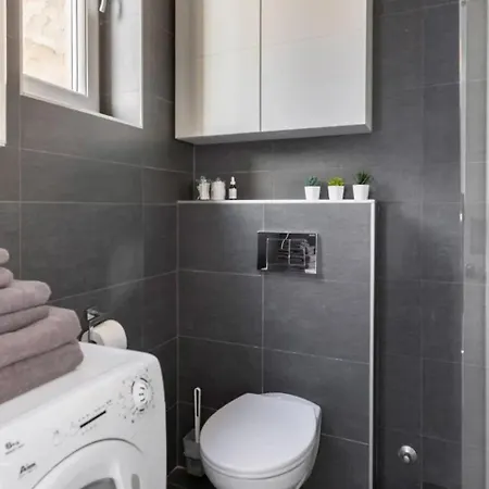 3 Steps From Center * ベオグラード