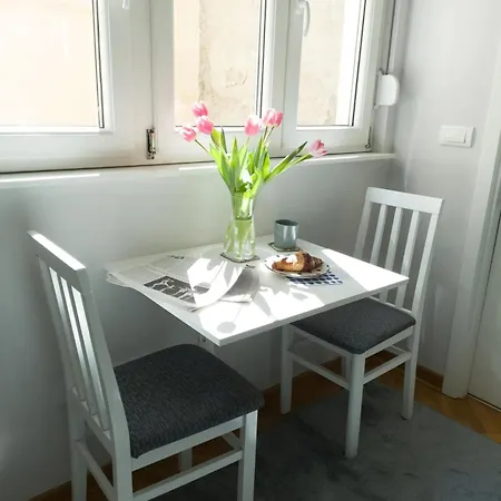 アパート 3 Steps From Center